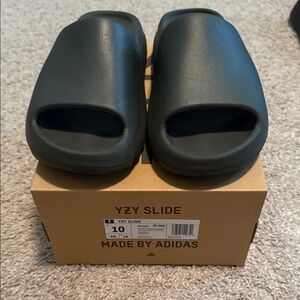 Yeezy Slide - Dark Onyx - Sz 10